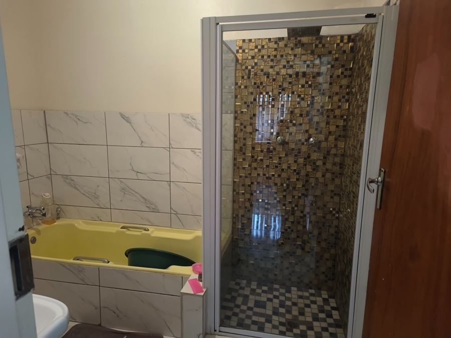 To Let 4 Bedroom Property for Rent in Miederpark North West